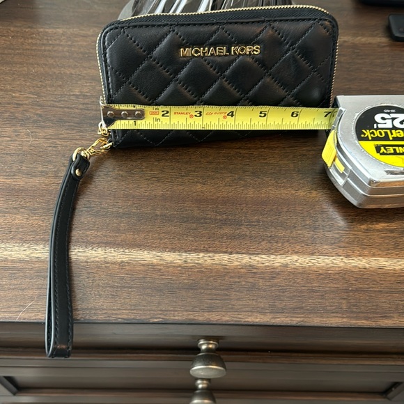 Michael Kors black quilted leather wristlet - Picture 2 of 3